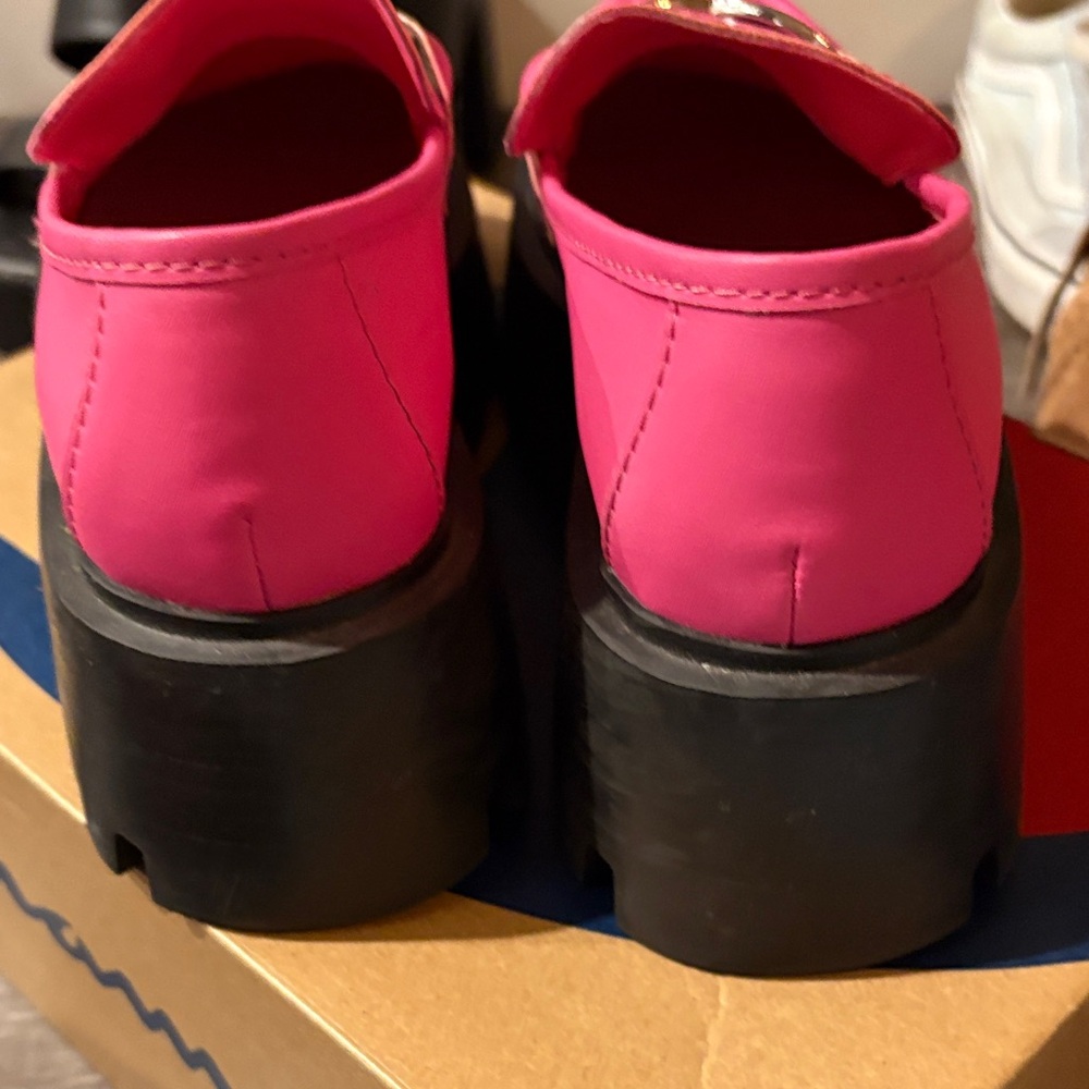 Pink Shoes - Picture 4 of 5